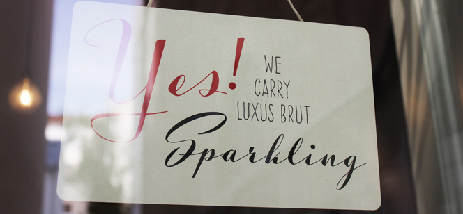 Luxus Brut Sparkling font